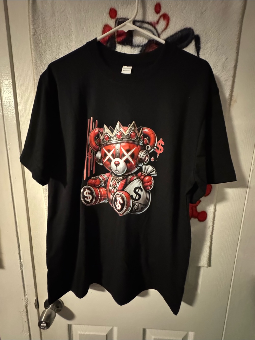 Black Graphic Teddy Bear Money Print Men’s T‑Shirt